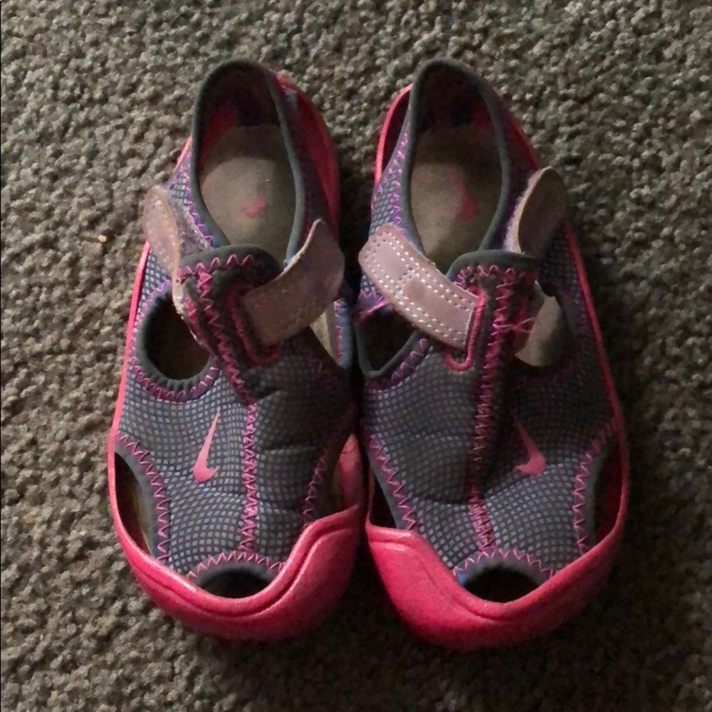 Nike girls sandals 8c